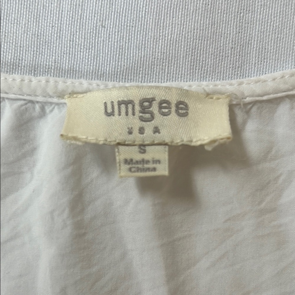 Umgee White Top with Navy Embroidery - Picture 3 of 7
